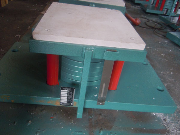 反应器可变碟簧支架